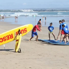 Sécurité assurée avec notre école de surf située en au niveau du centre de secours