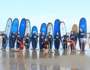 Cours de surf enfant en sécurité avec nos moniteurs à Bali